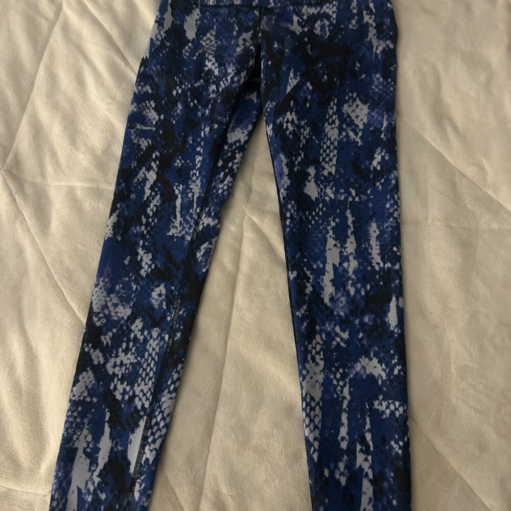 ALO LEGGINGS - SIZE SMALL